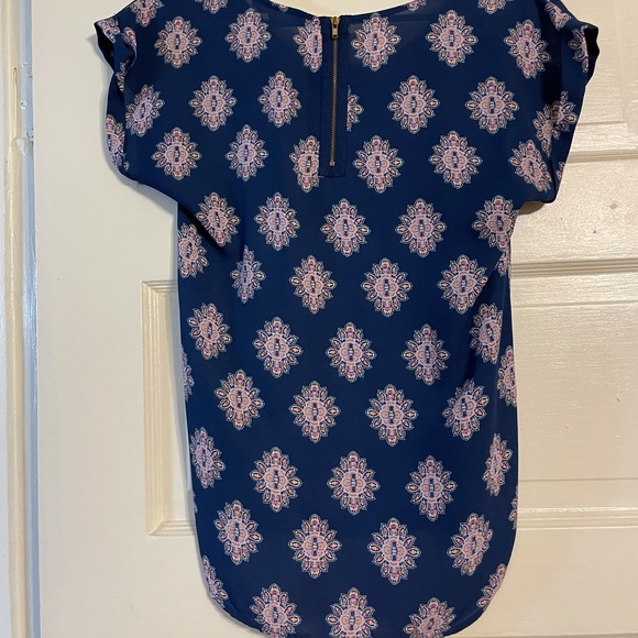 Pink republic XS shirt - Picture 2 of 3